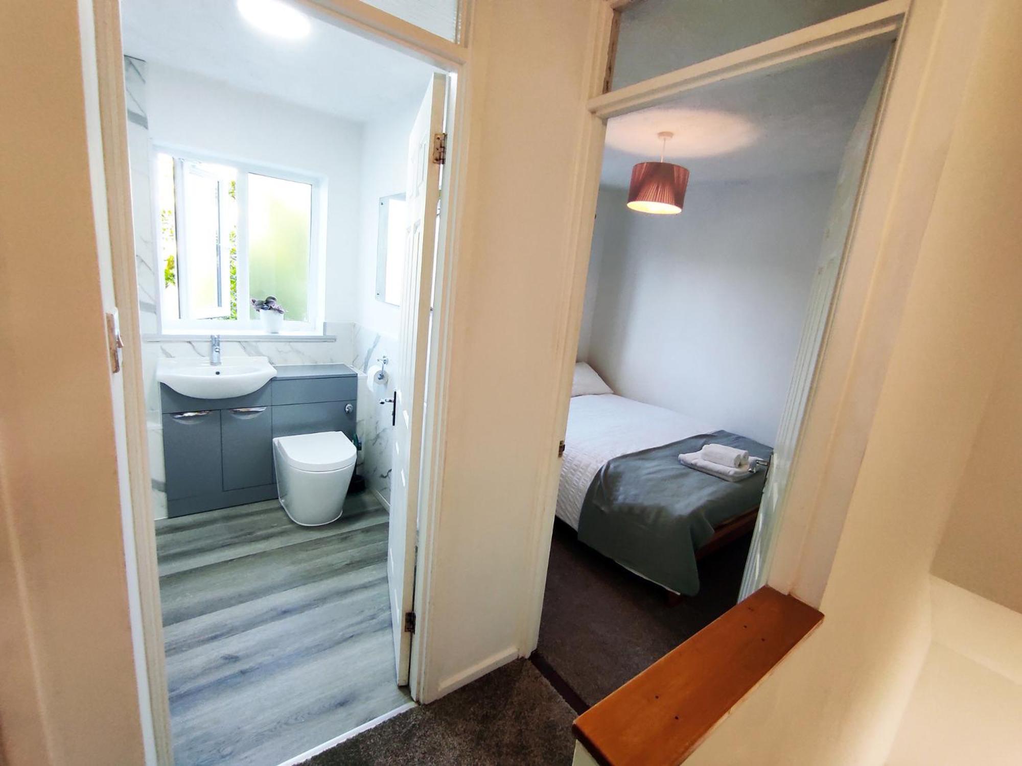 Appartamento The Swans - Two-bedroom Centre House With Parking *