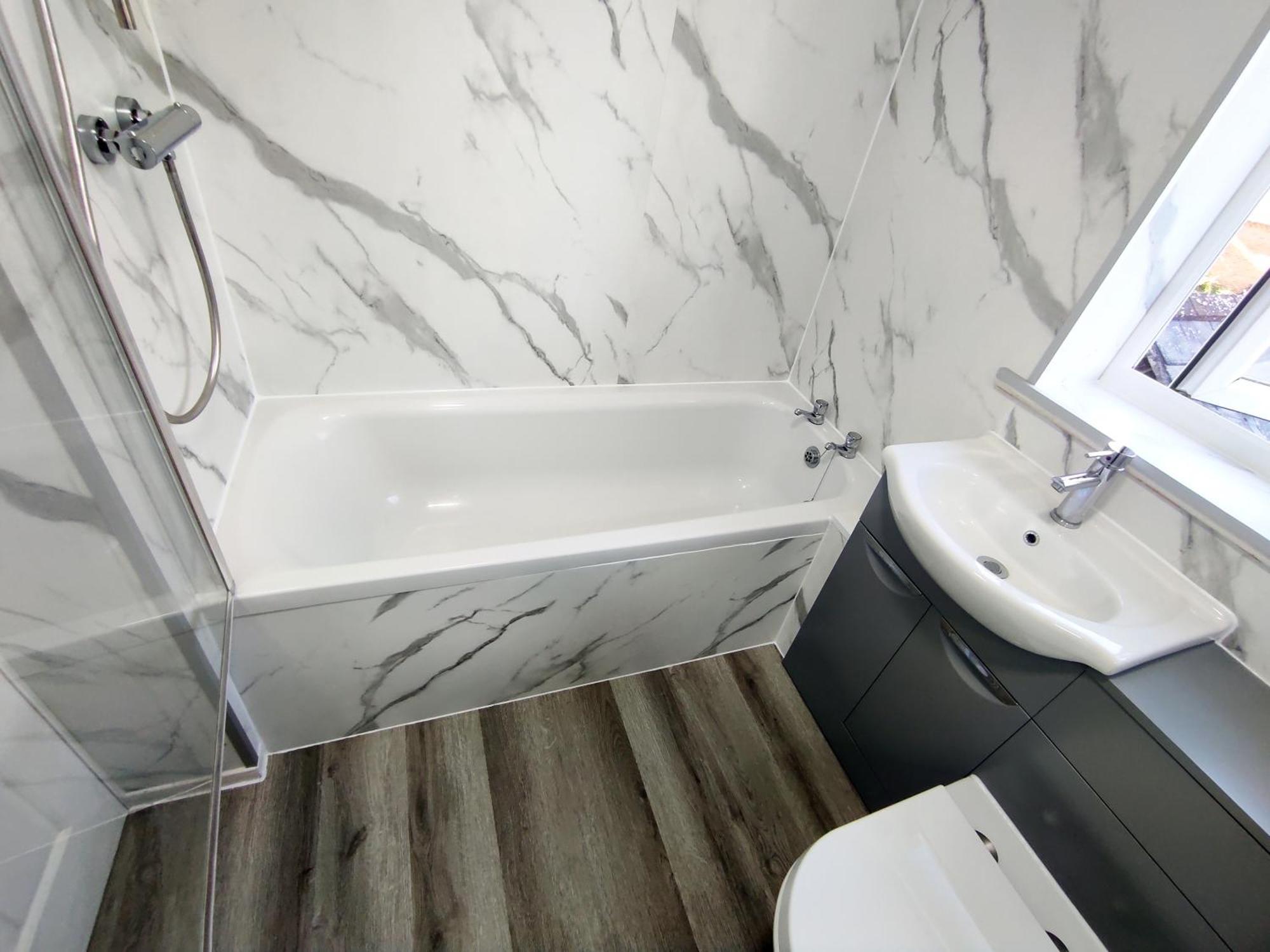 Appartamento The Swans - Two-bedroom Centre House With Parking *